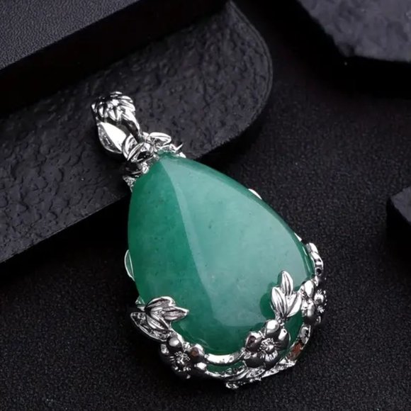 Green Aventurine Natural Stone Drop Shaped Pendant Necklace Healing Gemstone - Picture 2 of 2